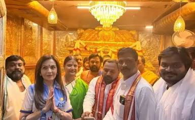 హైదరాబాద్ బల్కంపేట ఎల్లమ్మకు నీతా అంబానీ కోటి రూపాయల విరాళం..