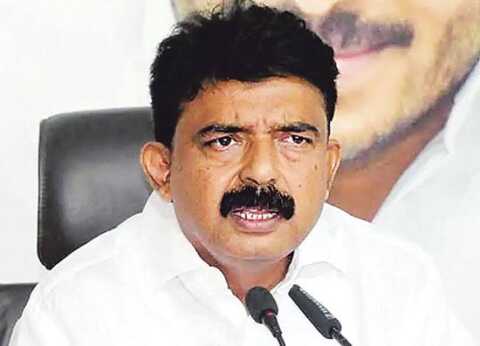 కుప్పకూలిన ఎయిర్ ఫోర్స్ విమానం.. పైలెట్ మృతి..