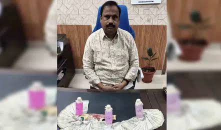 రూ.2లక్షలు లంచం తీసుకుంటూ ఏసీబీకి దొరికిపోయిన డిప్యూటీ కమిషనర్..