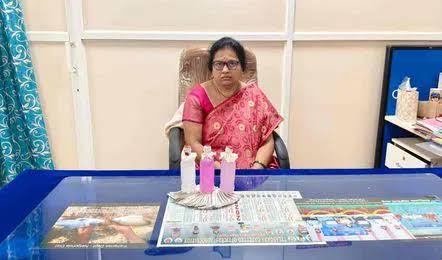 కలెక్టరేట్‌లో కలకలం.. రూ.20 వేలు లంచం తీసుకుంటూ చిక్కిన అధికారిణి..