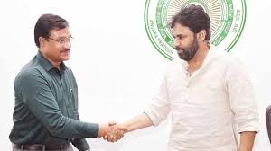 ఏపీలో ‘హైడ్రా’ తరహా కార్యాచరణ: డిప్యూటీ సీఎం పవన్తో రంగనాథ్ భేటీ