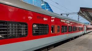 మొంథా తుఫాను ఎఫెక్ట్: సికింద్రాబాద్-విశాఖపట్నం దురంతో సహా 2 రైళ్లు రద్దు, వందే భారత్తో పాటు 3 రైళ్ల దారి మళ్లింపు