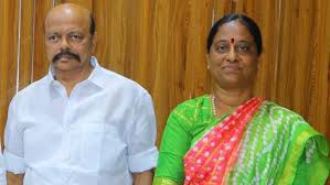 రేవంత్ రెడ్డిని కలిసిన మంత్రి కొండా సురేఖ దంపతులు: సద్దుమణిగిన అంతర్గత వివాదం