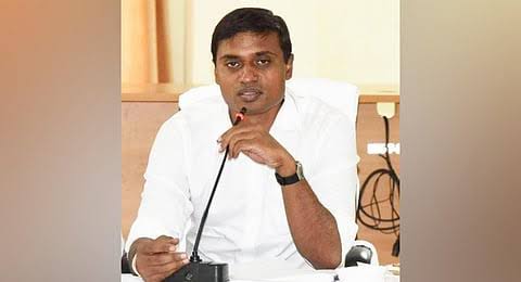ఏపీ లిక్కర్ స్కాం కేసు దర్యాప్తులో మరో కీలక పరిణామం..! ఎంపీ మిథున్ రెడ్డి ఇళ్లు, ఆఫీసులపై సిట్ దాడులు..