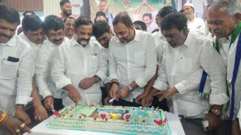 కదిరిలో పల్స్ పోలియో కార్యక్రమాన్ని ప్రారంభించిన ఎమ్మెల్యే కందికుంట వెంకటప్రసాద్