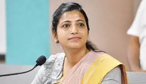 ఐఏఎస్ ఆమ్రపాలికి తెలంగాణ హైకోర్టులో ఎదురుదెబ్బ: ‘క్యాట్’ తీర్పుపై స్టే