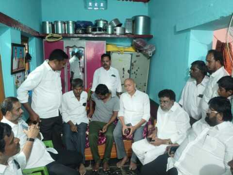 గుడిసె బాబాజీ గారిని పరామర్శించిన మక్బుల్అన్న గారు…