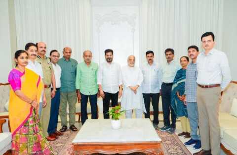 ముఖ్యమంత్రి రేవంత్ రెడ్డితో మాజీ మావోయిస్ట్ నేతల భేటీ: ‘తుపాకీ సిద్ధాంతం ఇక చెల్లదు’.. ప్రభుత్వ సరెండర్ పాలసీపై ప్రశంసలు!