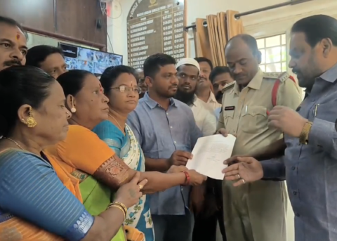 గ్రూప్-2 విజేతకు ఘన అభినందనలు: ఎక్సైజ్ ఎస్‌ఐగా ఎంపికైన ఆంజనేయులుకు సన్మానం