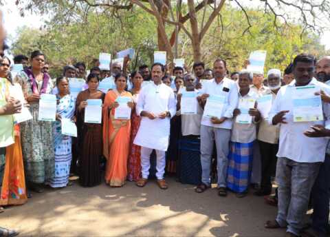 ముఖ్యమంత్రి సహాయనిధి చెక్కులను అందజేసిన కదిరి శాసనసభ్యులు గౌ శ్రీ కందికుంట వెంకటప్రసాద్ గారు