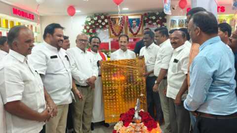 కదిరిలో నూతన ‘సత్య’ షోరూంను ప్రారంభించిన ఎమ్మెల్యే కందికుంట వెంకటప్రసాద్