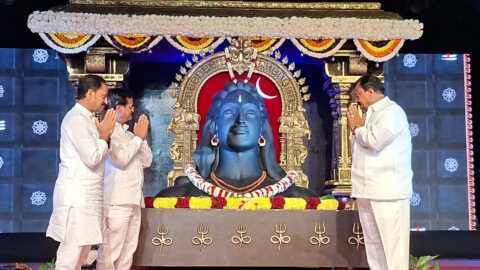 కదిరిలో వైభవంగా తిమ్మమ్మ మర్రిమాను మహాశివరాత్రి ఉత్సవాలు: ఆదియోగి పల్లకి సేవలో పాల్గొన్న ఎంపీ పార్థసారథి, ఎమ్మెల్యే కందికుంట