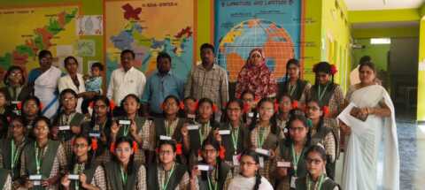 కోటపల్లిలో విద్యార్థులకు కంటి అద్దాల పంపిణీ: డాక్టర్ ధర్మరాజు ఆధ్వర్యంలో ఆరోగ్య కార్యక్రమం