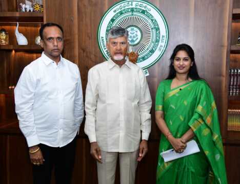 ముఖ్యమంత్రి చంద్రబాబు నాయుడును కలిసిన ఎమ్మెల్యే శ్రావణి మరియు ADCC బ్యాంక్ చైర్మన్ ముంటిమడుగు కేశవరెడ్డి
