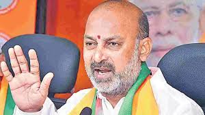 కాంగ్రెస్ అంటే కరప్షన్, కమీషన్, కలెక్షన్.. బండి సంజయ్ సంచలన విమర్శలు!