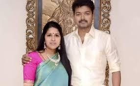 దళపతి విజయ్‌కు భార్య సంగీత షాక్: కోర్టులో విడాకుల పిటిషన్ దాఖలు.. 26 ఏళ్ల బంధానికి ముగింపు?