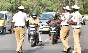 హైదరాబాద్ వాహనదారులకు పోలీసుల సీరియస్ వార్నింగ్: నంబర్ ప్లేట్లతో ఆటలాడితే జైలుకే!