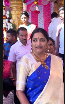 పలు శుభ కార్యక్రమాల్లో పాల్గొన్న మాజీ మంత్రి ఉషాశ్రీ చరణ్