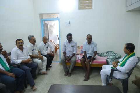 వెటర్నరీ ఏడీ శ్రీనివాస్ రెడ్డిని పరామర్శించిన ఎమ్మెల్యే కందికుంట వెంకటప్రసాద్