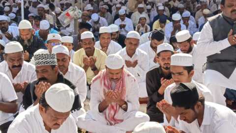 కదిరి ఈద్గా మైదానంలో ముస్లిం సోదరులతో కలిసి రంజాన్ ప్రార్థనల్లో పాల్గొన్న ఎమ్మెల్యే కందికుంట వెంకటప్రసాద్