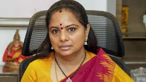 కవిత నివాసానికి సీబీఐ అధికారులు: ఢిల్లీ లిక్కర్ కేసులో హైకోర్టు నోటీసులు అందజేత