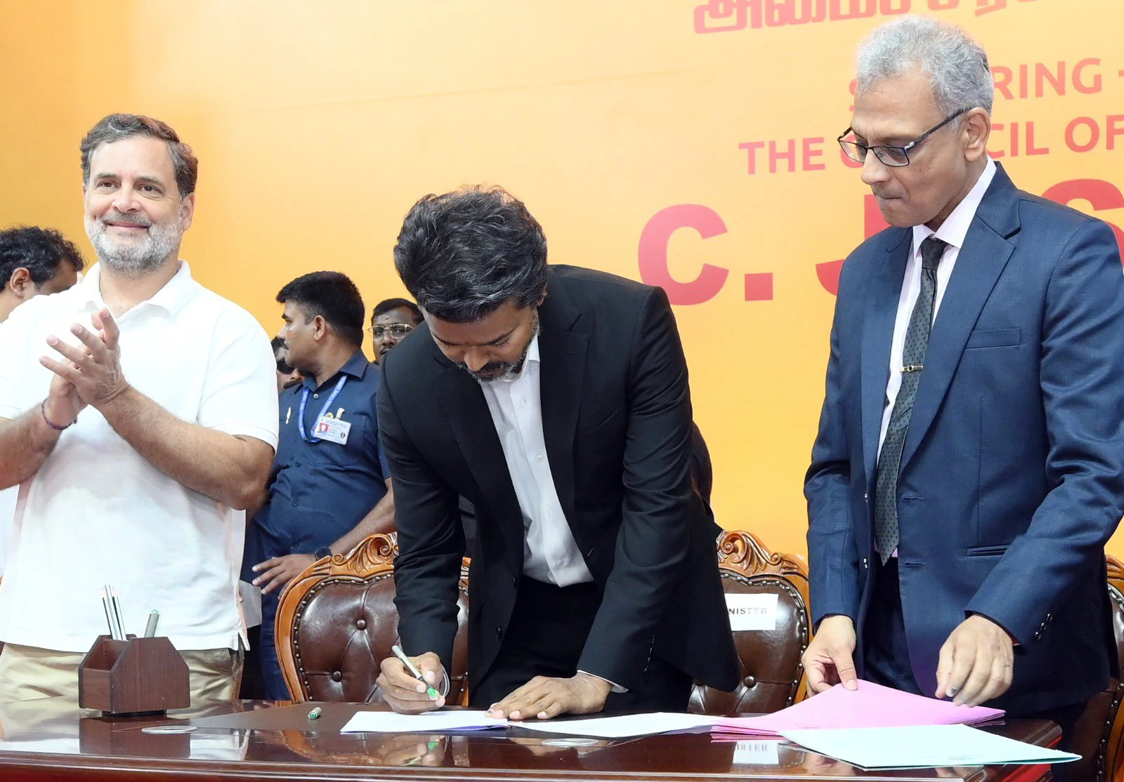 ముఖ్యమంత్రిగా ఆ ఫైలుపై తొలి సంతకం చేసిన విజయ్..