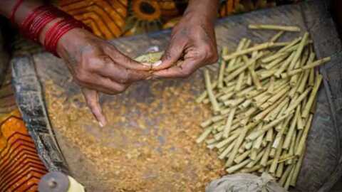 తెలంగాణ బీడీ కార్మికులకు గుడ్ న్యూస్.. పెరిగిన వేతనాలు..
