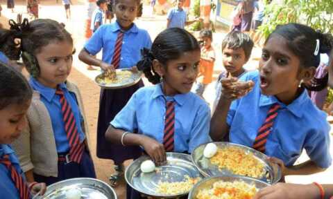 సీఎం రేవంత్ సంచలన నిర్ణయం..! ఇకపై స్కూల్స్ లో బ్రేక్ ఫాస్ట్, మిడ్డే మీల్స్ స్కీమ్ ..