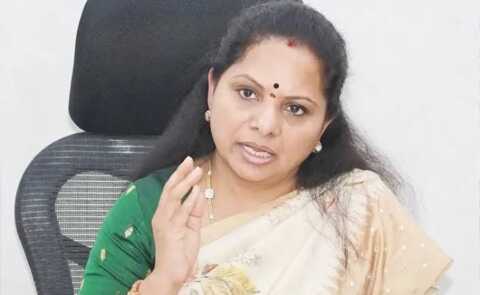 ఆంధ్రాలో మనోళ్లకి ఉద్యోగాలిస్తారా? మరి తెలంగాణలో ఎందుకివ్వాలి..? కవిత షాకింగ్ కామెంట్స్..