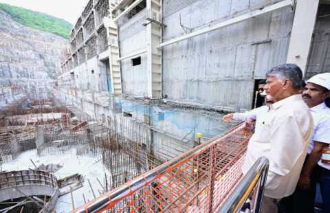 పోలవరం ప్రాజెక్టు సైట్ నుంచి 36 ప్రాజెక్టులపై సీఎం చంద్రబాబు సమీక్ష..