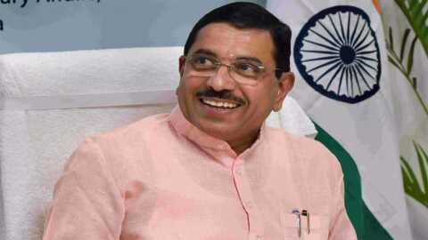 ధర్మేంద్ర ప్రధాన్ రాజీనామా… కేంద్ర విద్యాశాఖ నూతన మంత్రిగా ప్రహ్లాద్ జోషి..