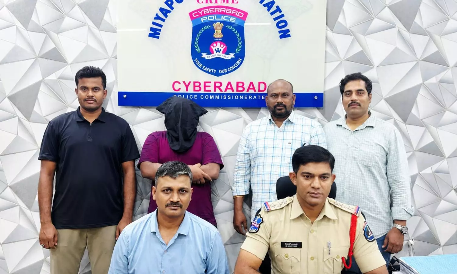మియాపూర్‌లో చైన్ స్నాచింగ్.. కొరియర్ బాయ్‌గా వచ్చి మహిళపై పెప్పర్ స్ప్రే