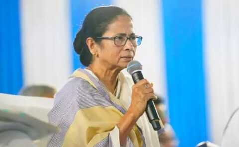బెంగాల్ రాజకీయాల్లో తీవ్ర ఉత్కంఠ.. మమతా బెనర్జీపై కేసు నమోదు..