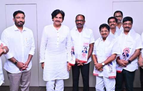 వైసీపీకి రాజీనామా చేసిన మాజీ ఎమ్మెల్యే వరుపుల సుబ్బారావు.. జనసేన కండువా కప్పిన పవన్..